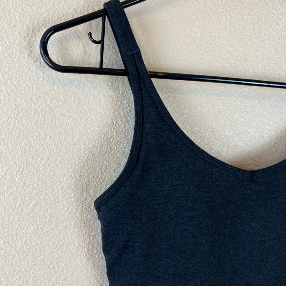 Vuori Halo Performance Crop Tank Heather Black - Picture 6 of 13